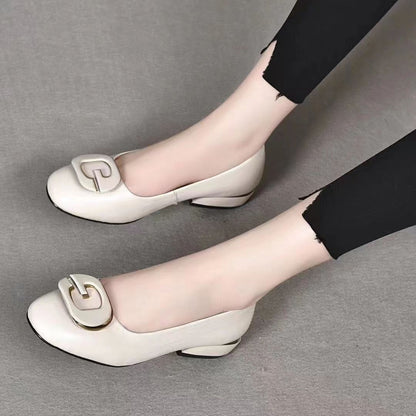 Nuevos zapatos de tacón bajo con suela blanda y boca poco profunda