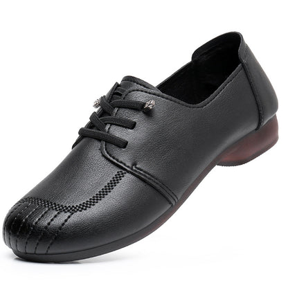 Nuevos zapatos de tablero para madres en primavera 2025 zapatos retro de ocio para personas de mediana edad y ancianos con suelas planas
