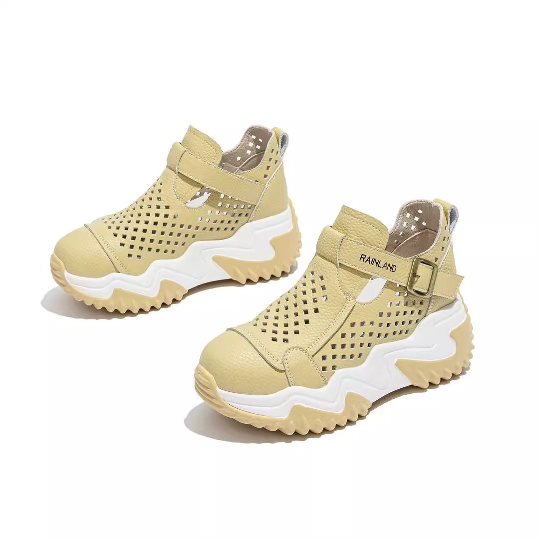 Sandalias de plataforma con agujeros huecos