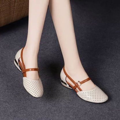 Sandalias con talón grueso en el talón femenino nuevas zapatillas frías de piel blanda en verano 2025