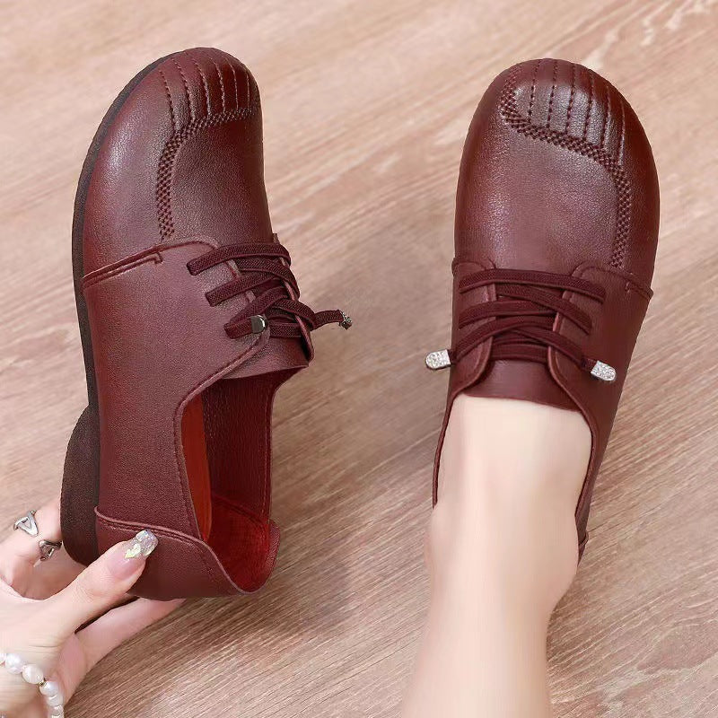 Nuevos zapatos de tablero para madres en primavera 2025 zapatos retro de ocio para personas de mediana edad y ancianos con suelas planas