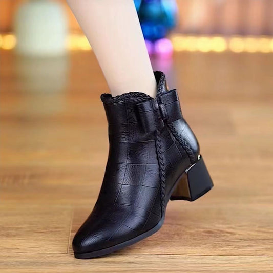 Botas de tacón alto de piel femenina (patrón cuadrado)