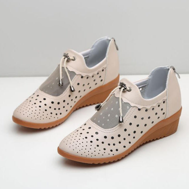 Sandalias de cuero con punta cerrada y tacón de cuña