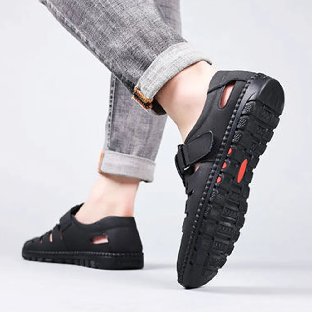 Sandálias masculinas elegantes com recorte de couro