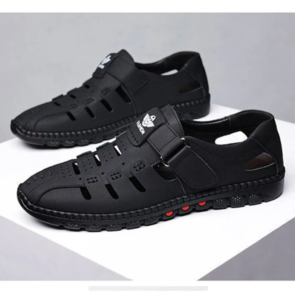 Sandálias masculinas elegantes com recorte de couro